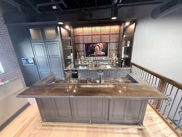 Finished bar with a deep-gloss clear epoxy bar top